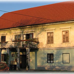 Miklavž Manor